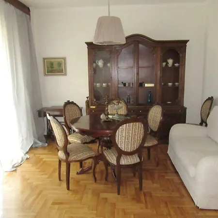 Luxury In The Heart Apartment